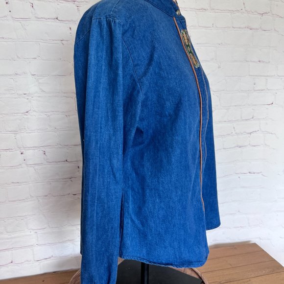 90's Roughrider Chambray/Denim Shirt with Embroidery and Suede - Size Medium - Picture 4 of 10